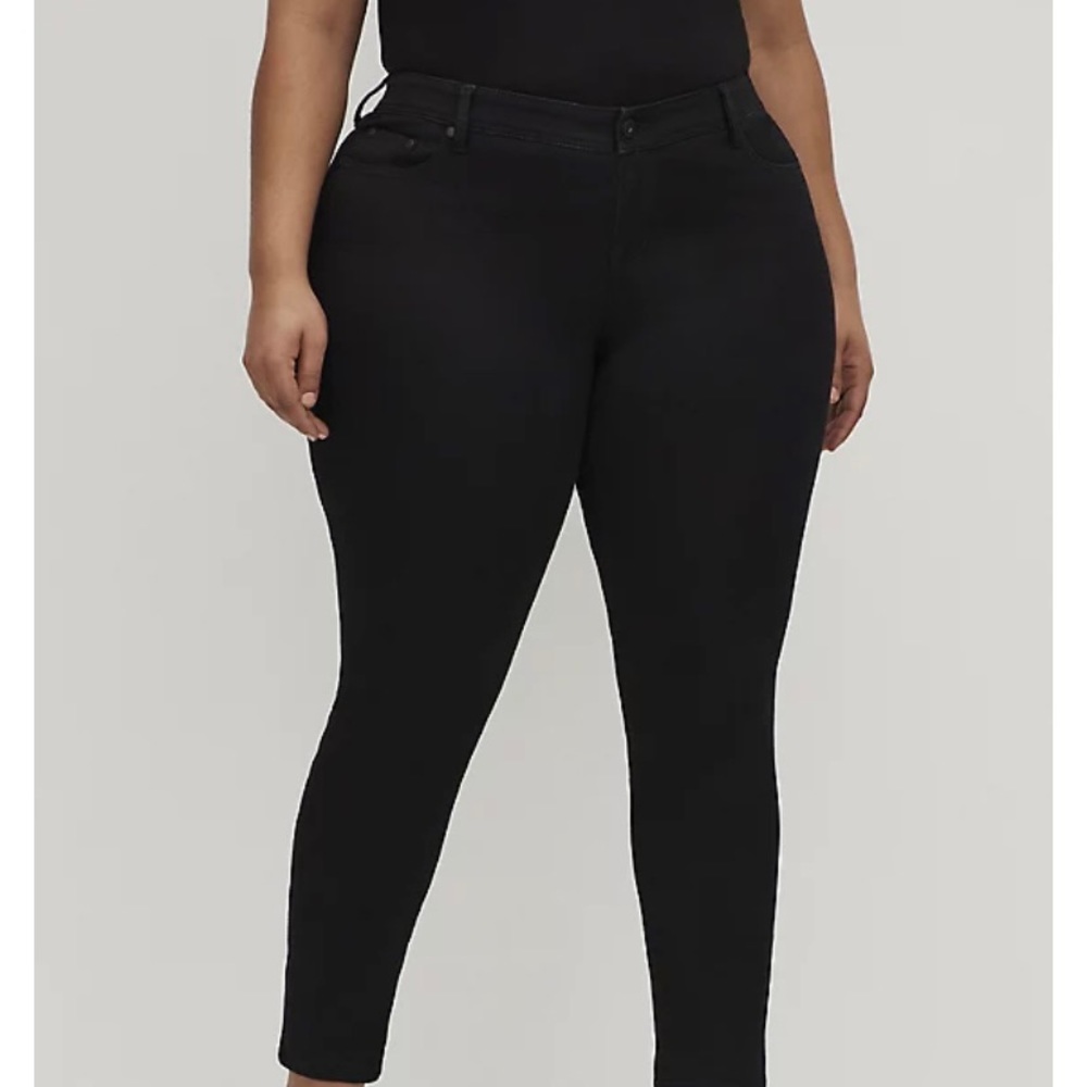 TORRID LUXE SKINNY JEAN - SATEEN STRETCH BLACK 16S